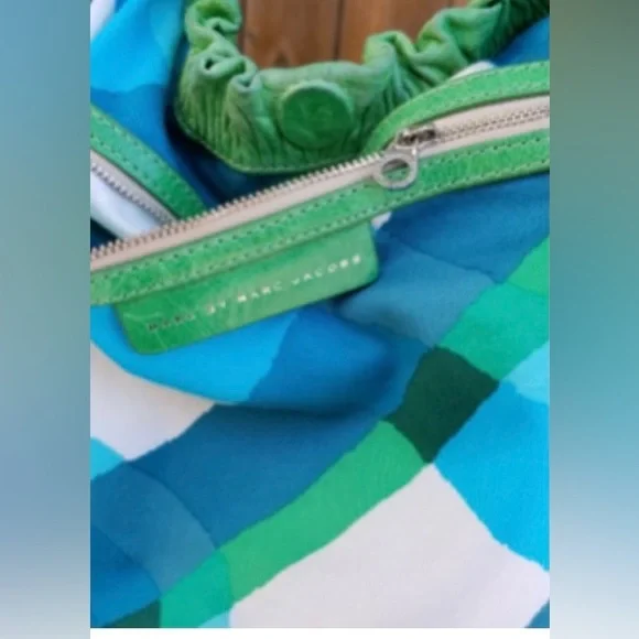 MARC BY MARC JACOBS
Kelly Green Hobo Purse - Picture 5 of 7